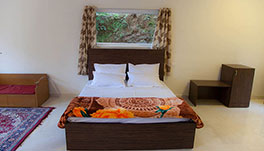 Petra Family Guest House, Valparai- Deluxe Family Suite